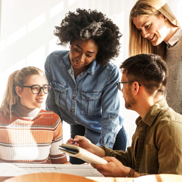 We provide onsite or virtual courses to eye care professionals and clinical staff.

